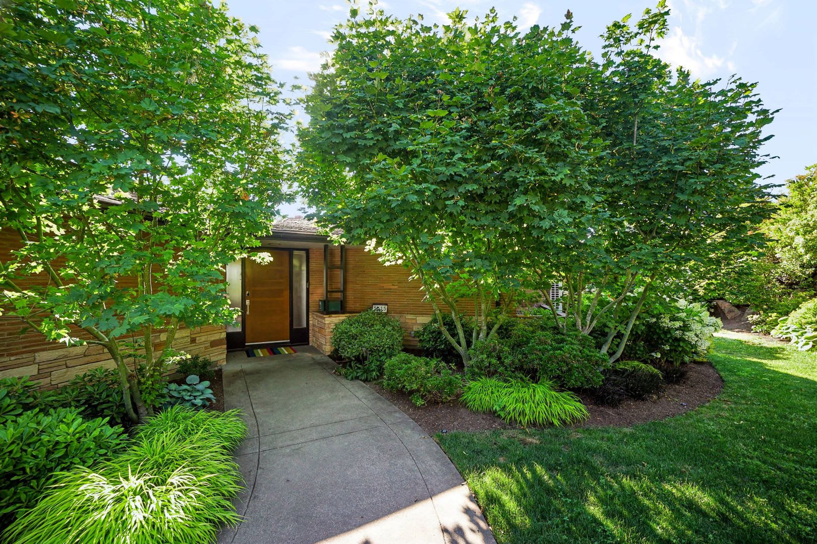 Midcentury Home In Hawthorne Hills Quiet Neighborhood With Scenic Views Minutes From Uw – photo 2