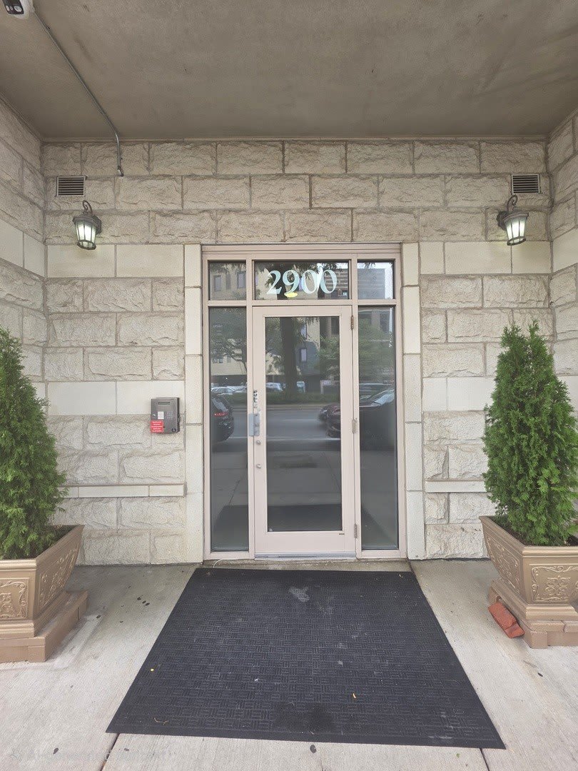 2900 W Irving Park Road – photo 1