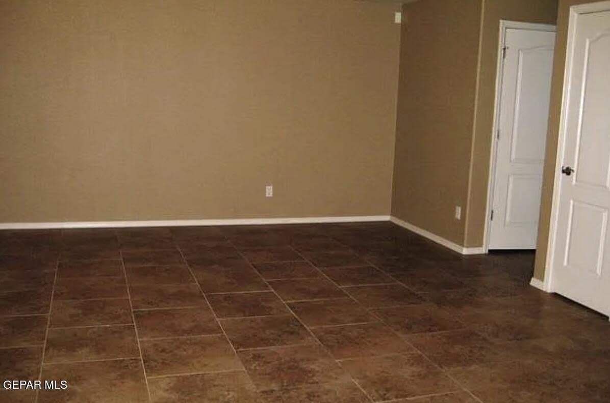 545 GREEN VILLAGE Court – photo 4