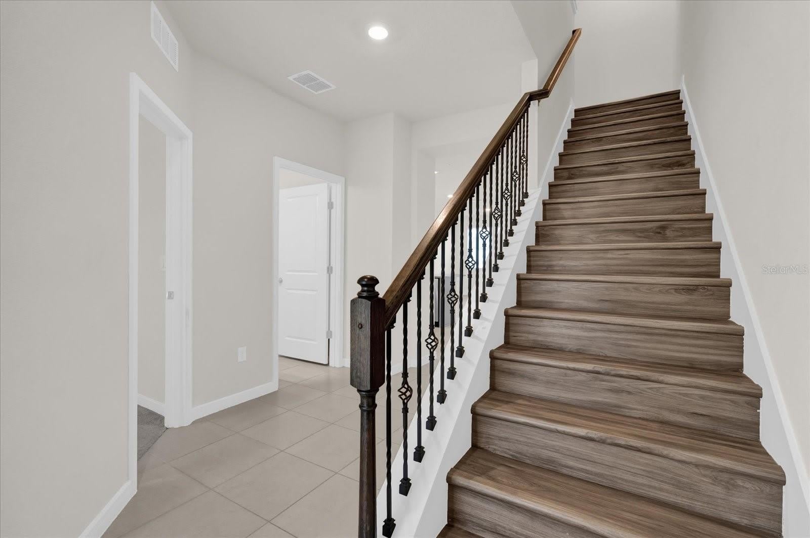 10877 WOODED ACRE Alley – photo 5