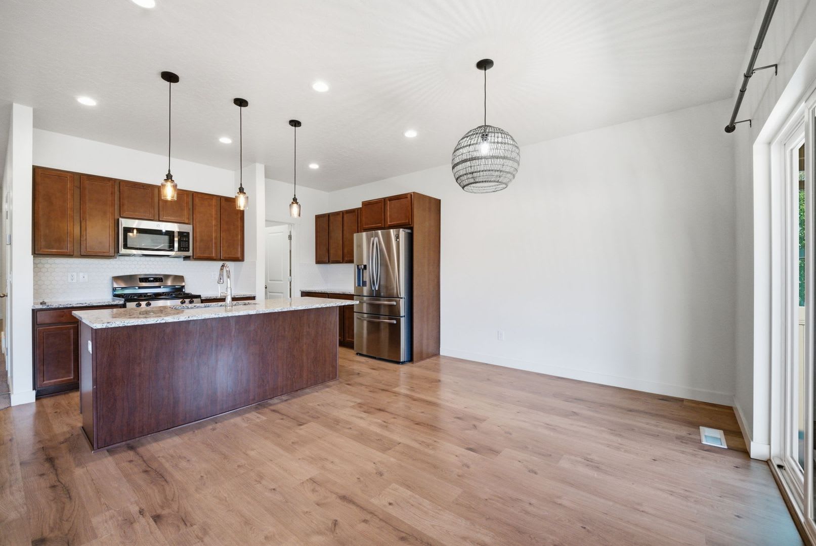 Modern 2022 Kaysville Rambler with 3 Bedrooms – photo 3