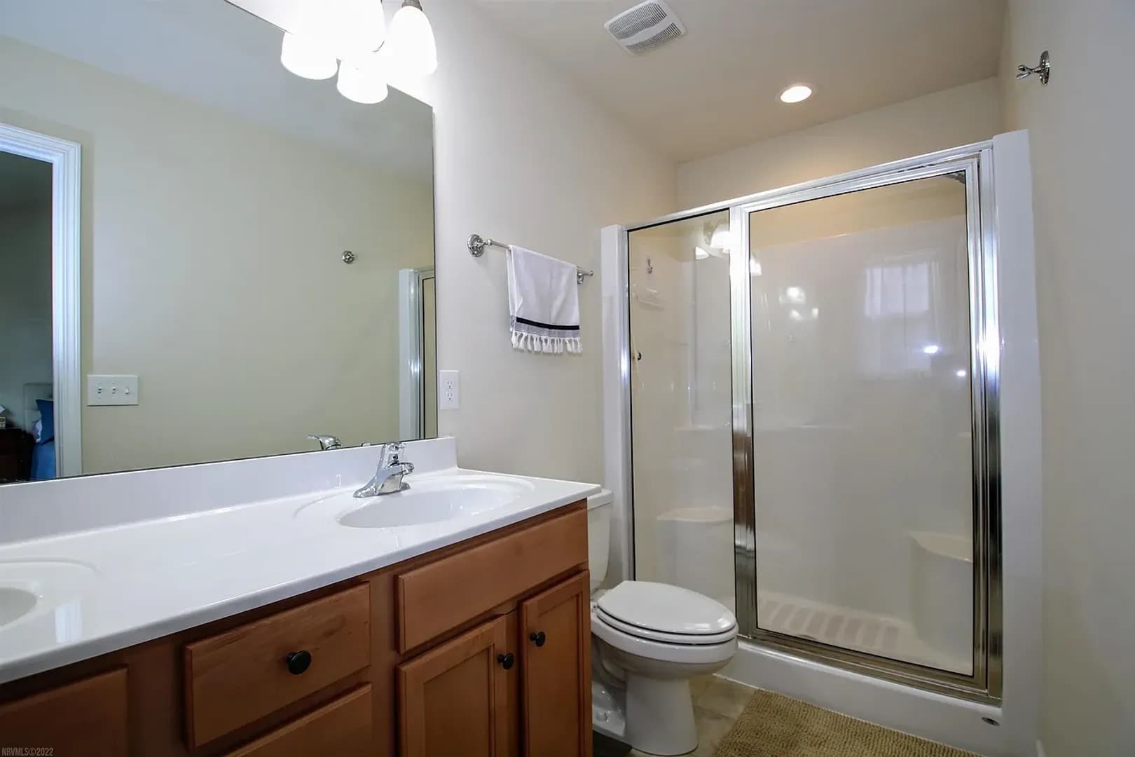 Nicely Updated 3 Bed 2 5 Bath Townhome – photo 5