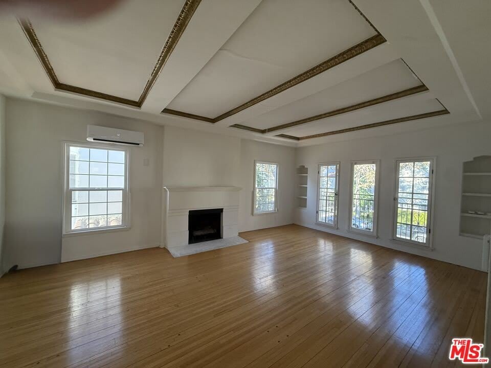 211 S Arnaz Dr – photo 4