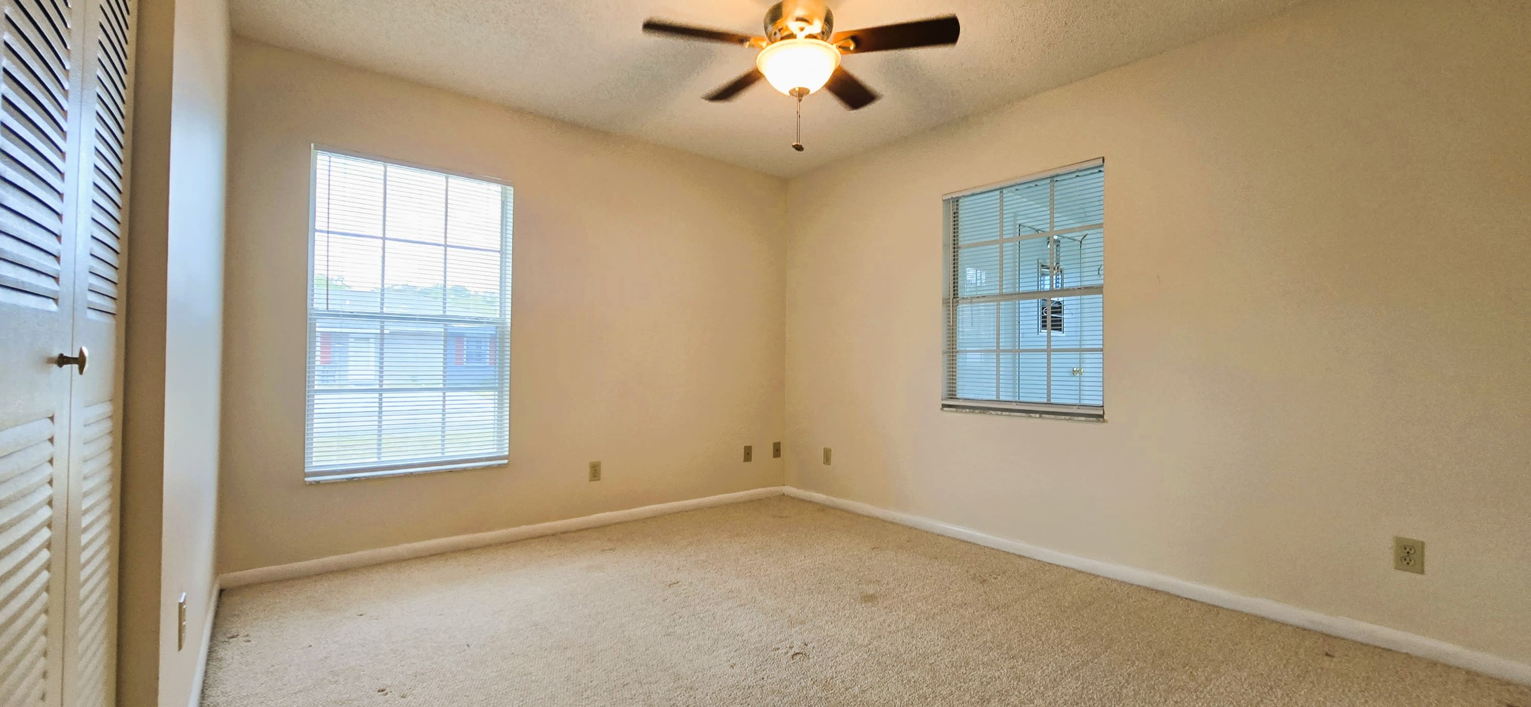 1425 Thousand Roses Drive South – photo 5