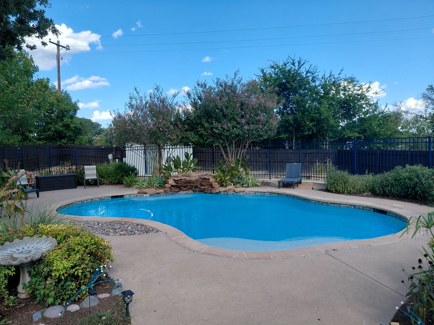 Beautiful 3/2/2 home with GORGEOUS pool that includes pool service – photo 2