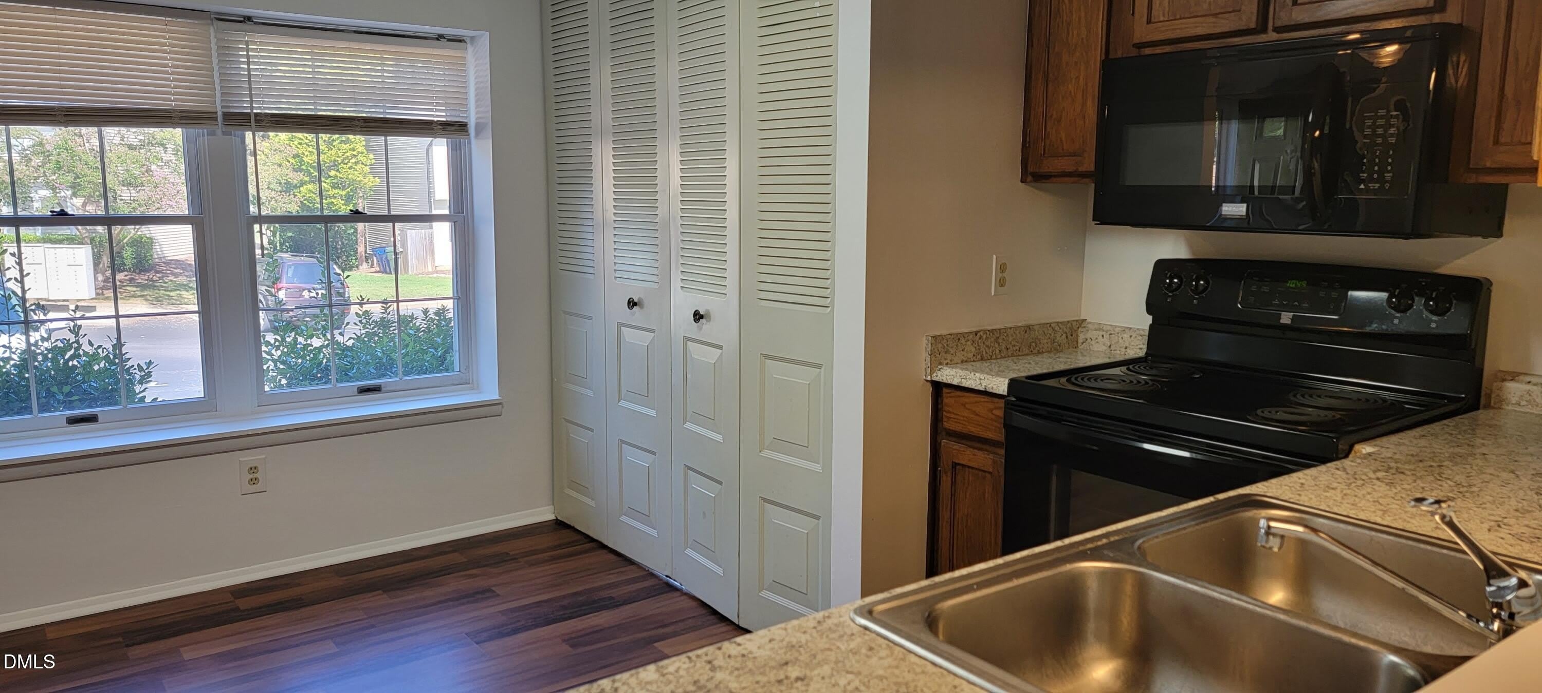 7725 Sandra Lane – photo 5
