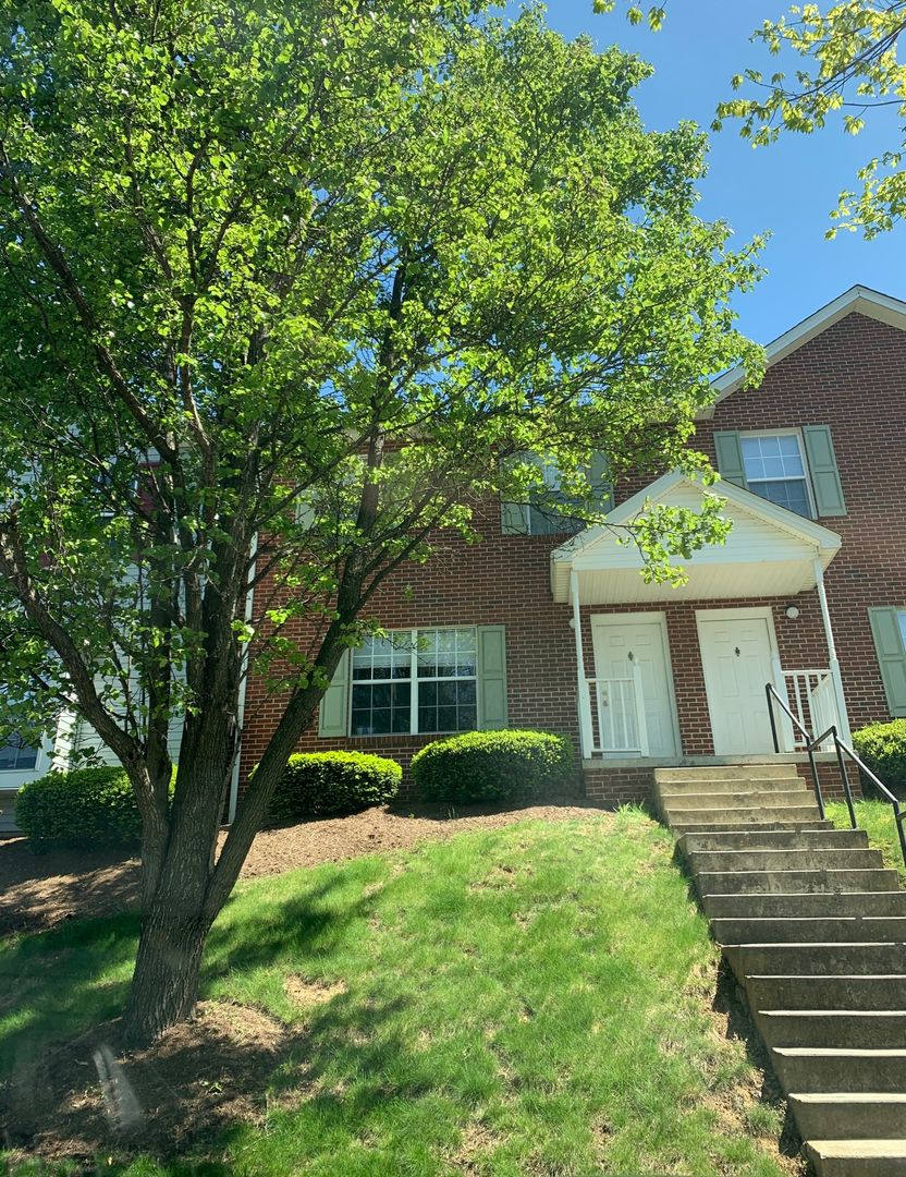 4 Bedroom 2.5 half Bath Townhouse – photo 2