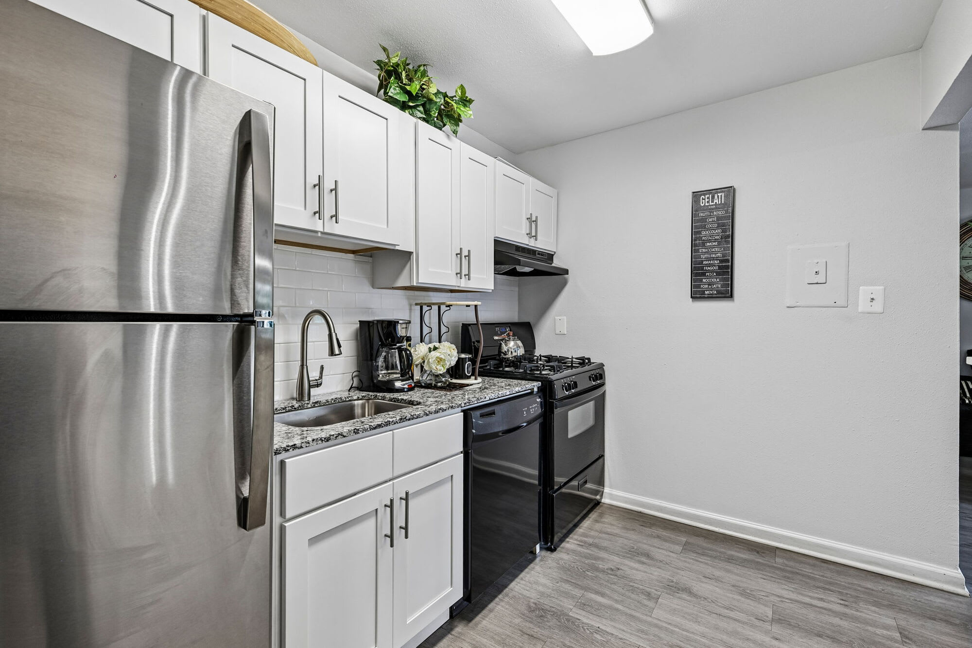 North Hills Apartments – photo 3