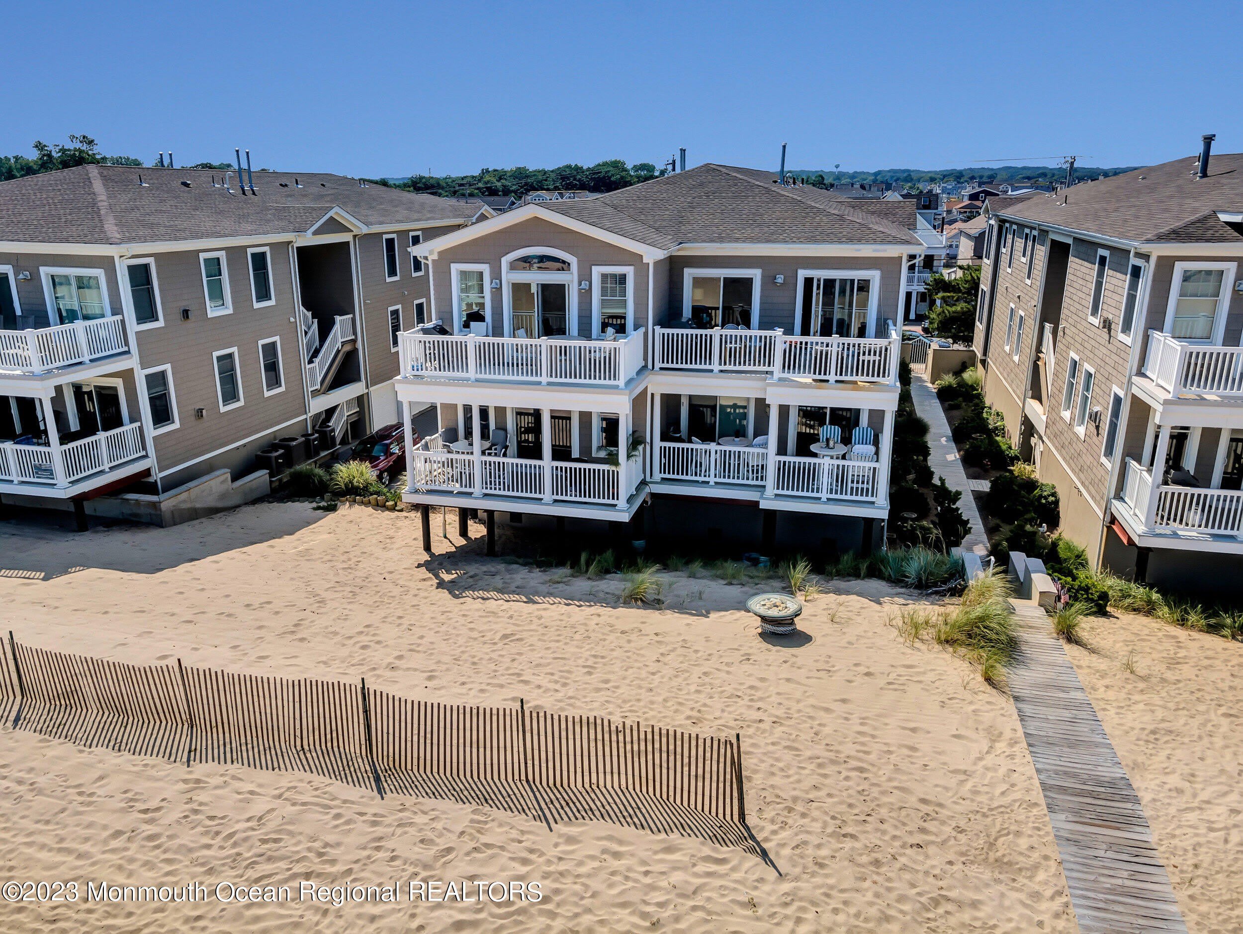 239 Beachfront – photo 4