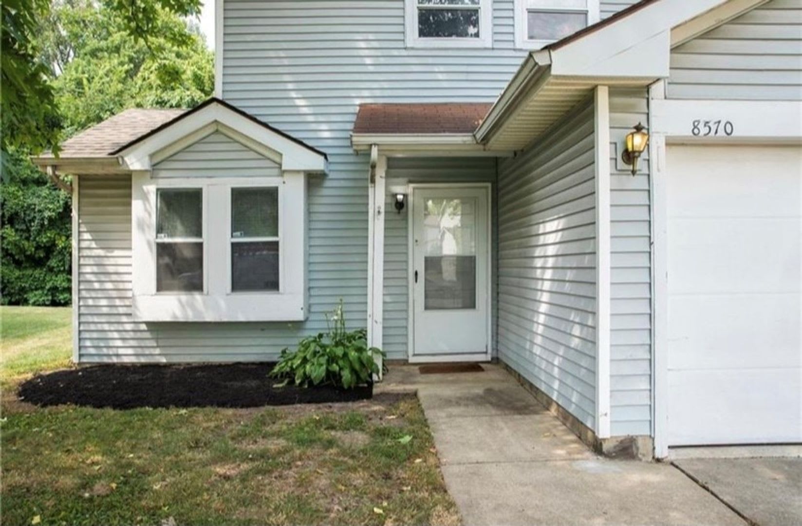 Beautiful 3 bed 2.5 bath townhome in Lawrence Township – photo 1