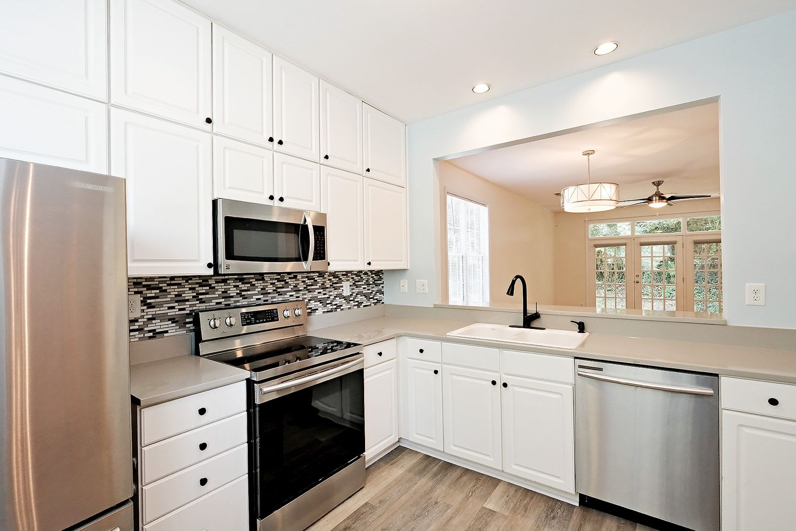 600 Off 1St Month S Rent Pet Friendly End Unit With Walkable Forest Lakes Lifestyle – photo 3