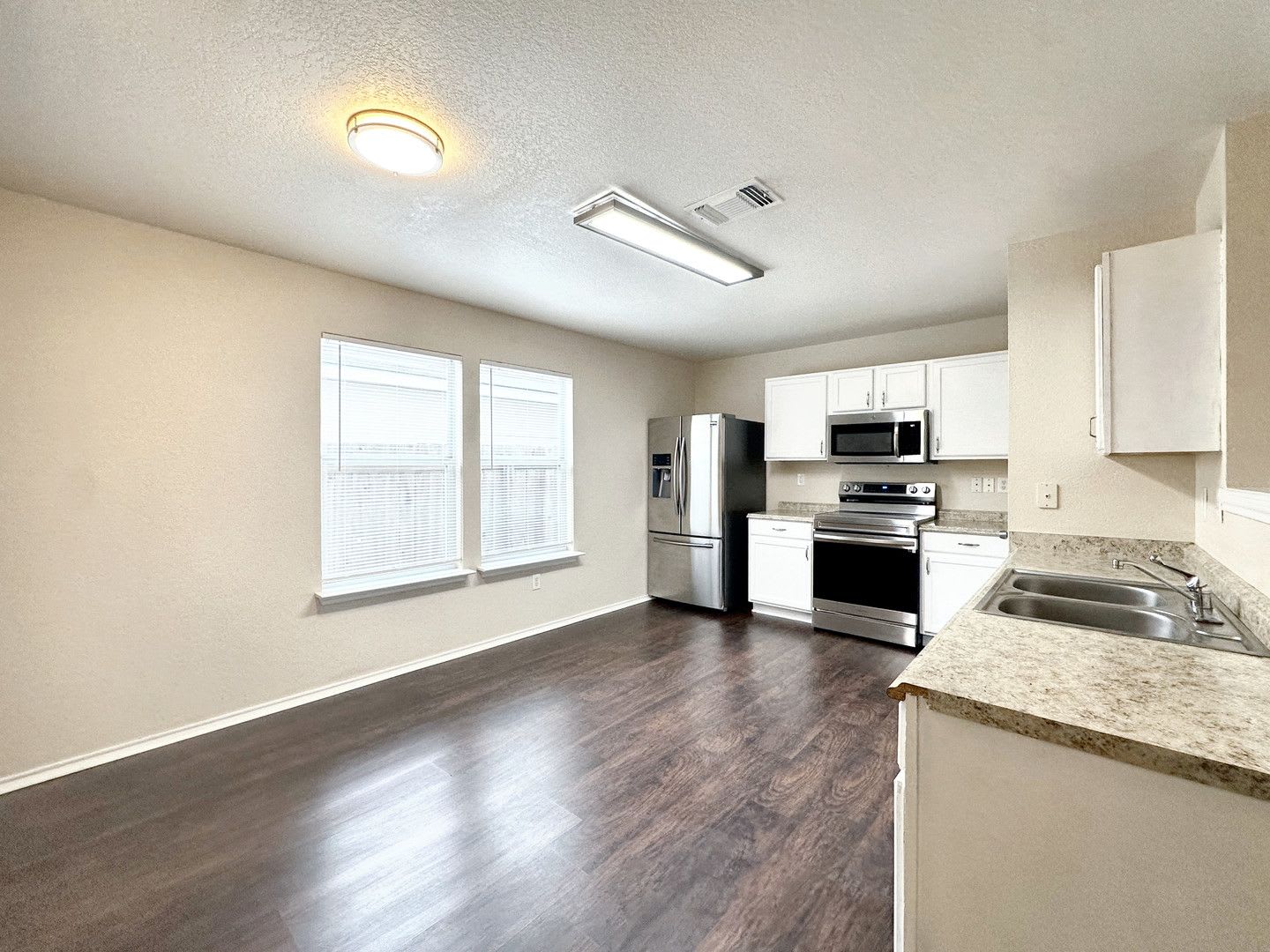 Spacious San Antonio Home with Comfortable Living Areas & Great Location – photo 5
