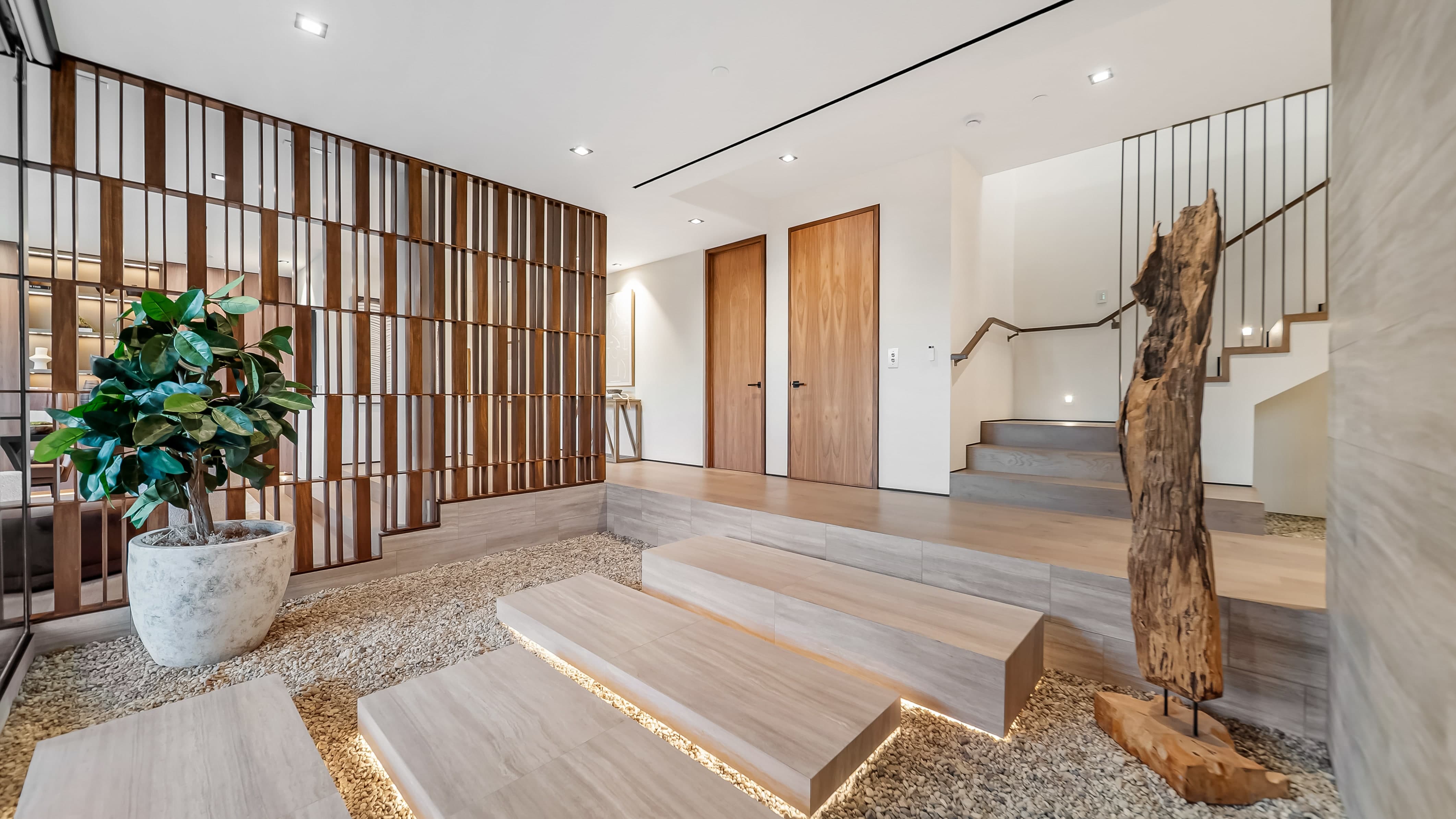 8777 W Hollywood Blvd – photo 4