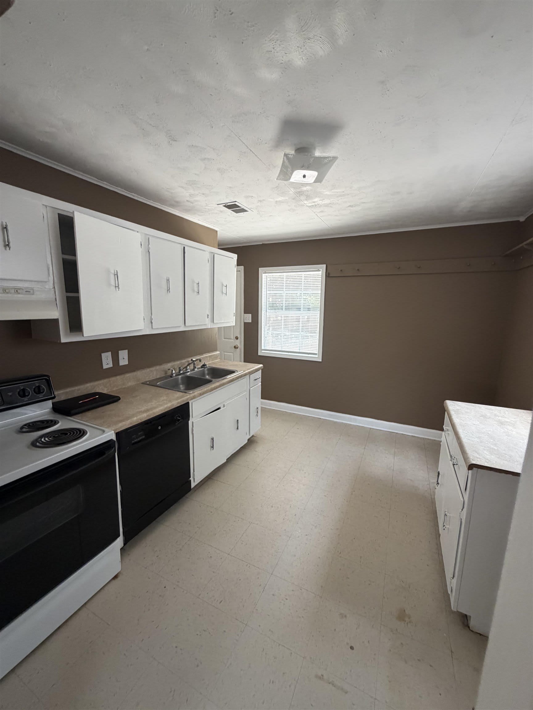 4886 SARATOGA Ave – photo 4