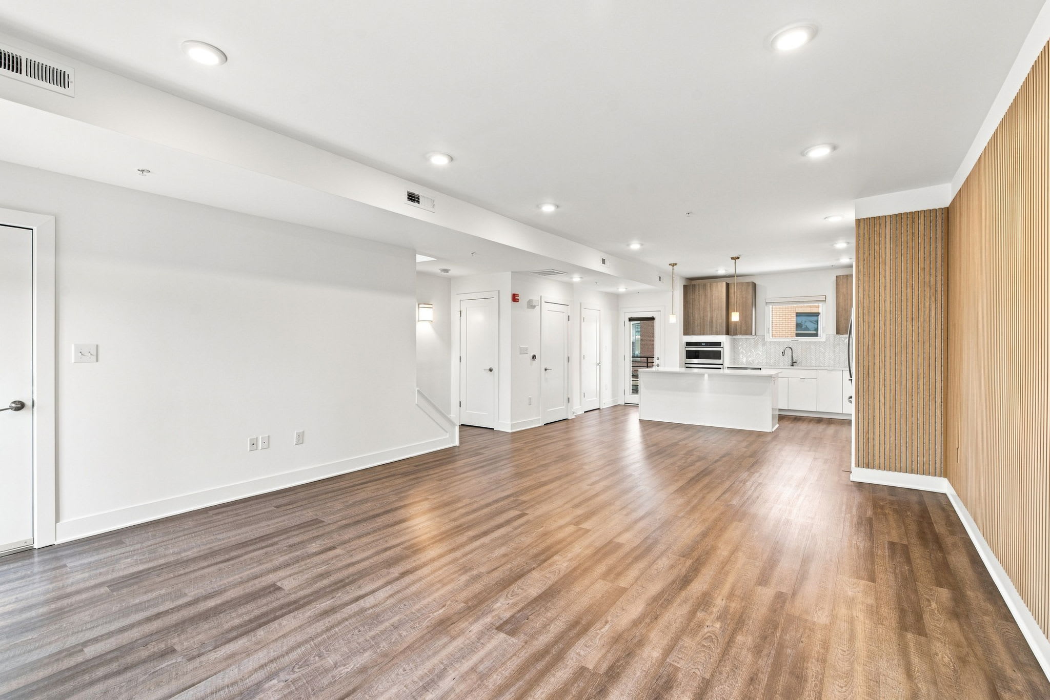 112 East North Street – photo 4