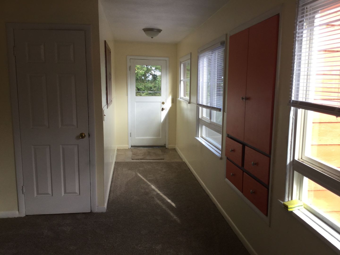 Freshly Updated 3-Bedroom Everett Apartment with Private Deck & Utilities Included – photo 3