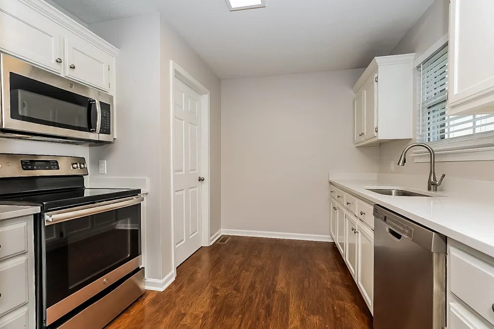 496 Laramie Dr – photo 4