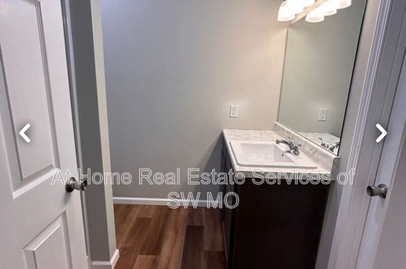 112 W Bluegrass – photo 4