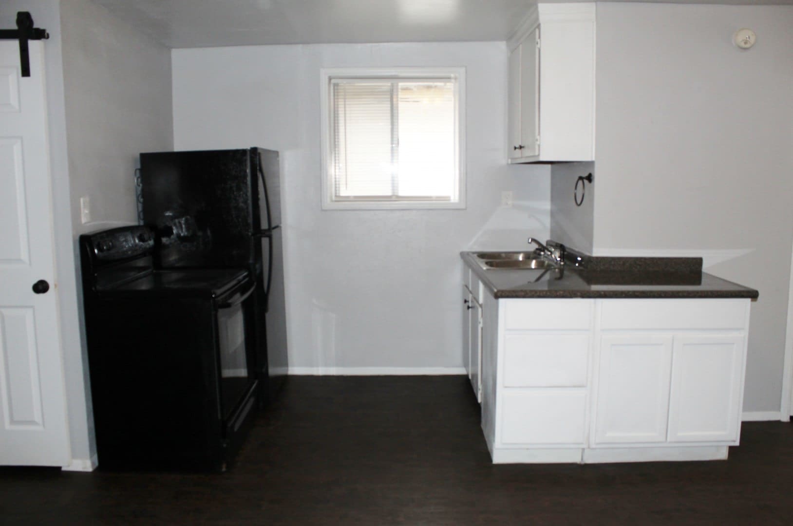 STUDIO GARAGE APARTMENT, UTILITIES PAID – photo 4