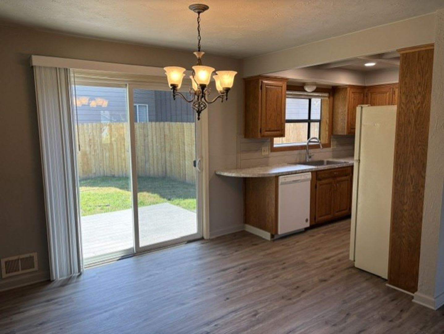 End Of Summer Special 500 Off First Month Rent – photo 4