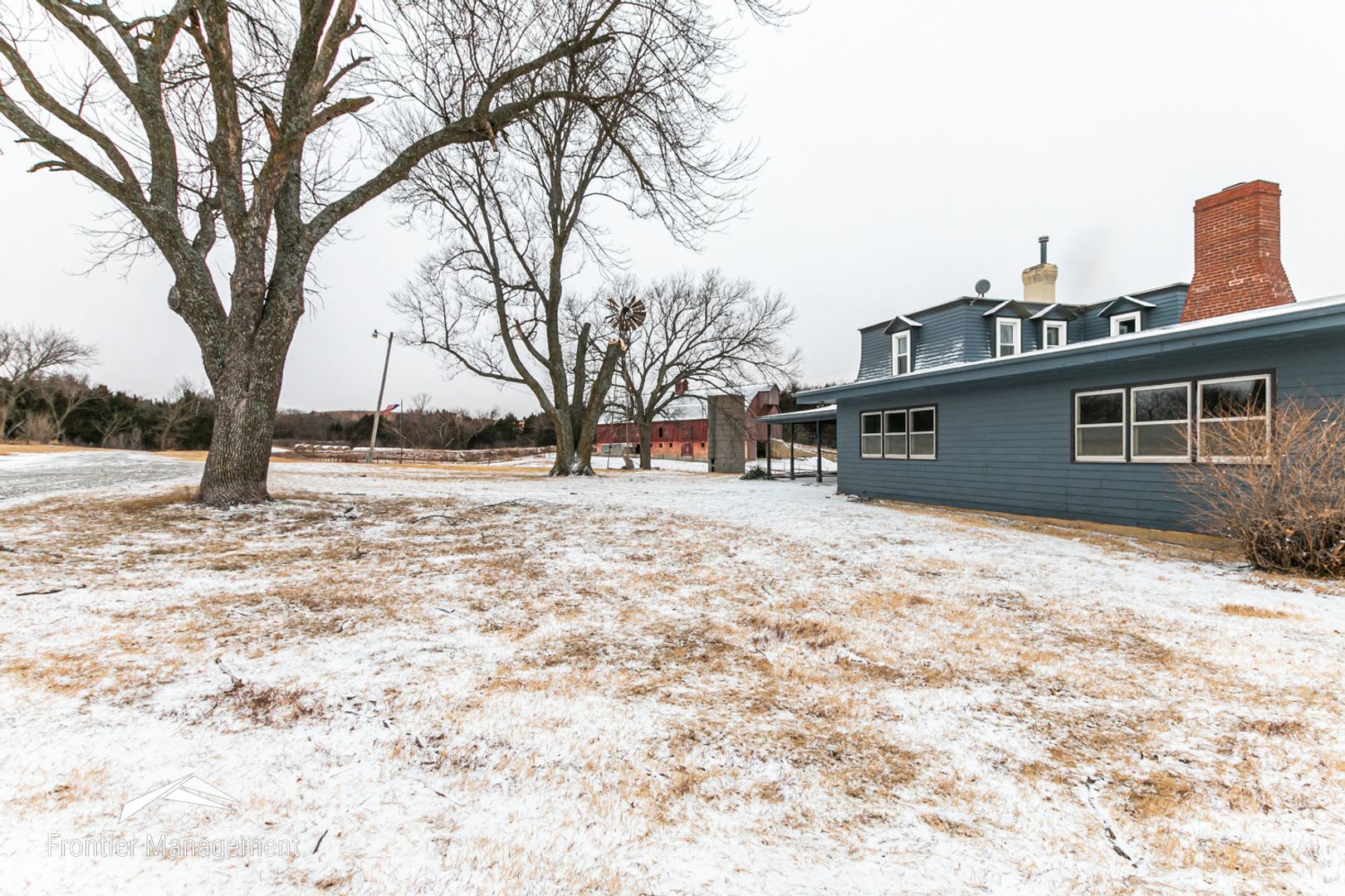 Charming 4 Bedroom Home Located Outside Of Alma Ks – photo 2