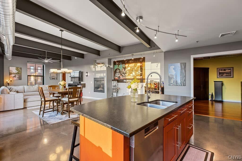 211 West Jefferson Street – photo 5