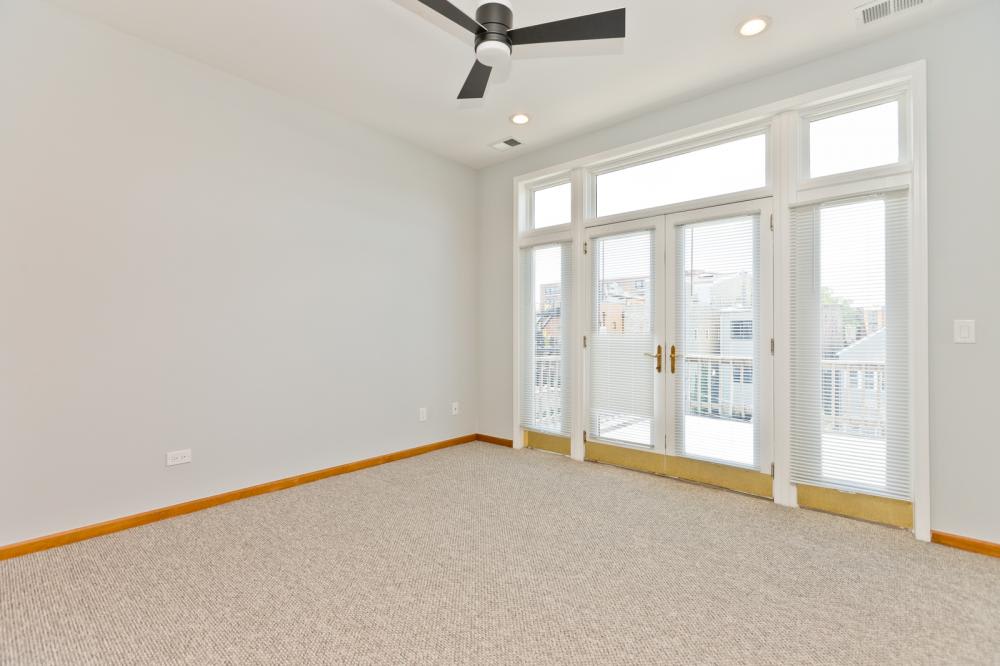 2338 North Greenview Avenue – photo 2