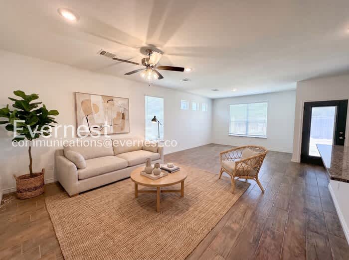 2207 Hornbeam Street – photo 3