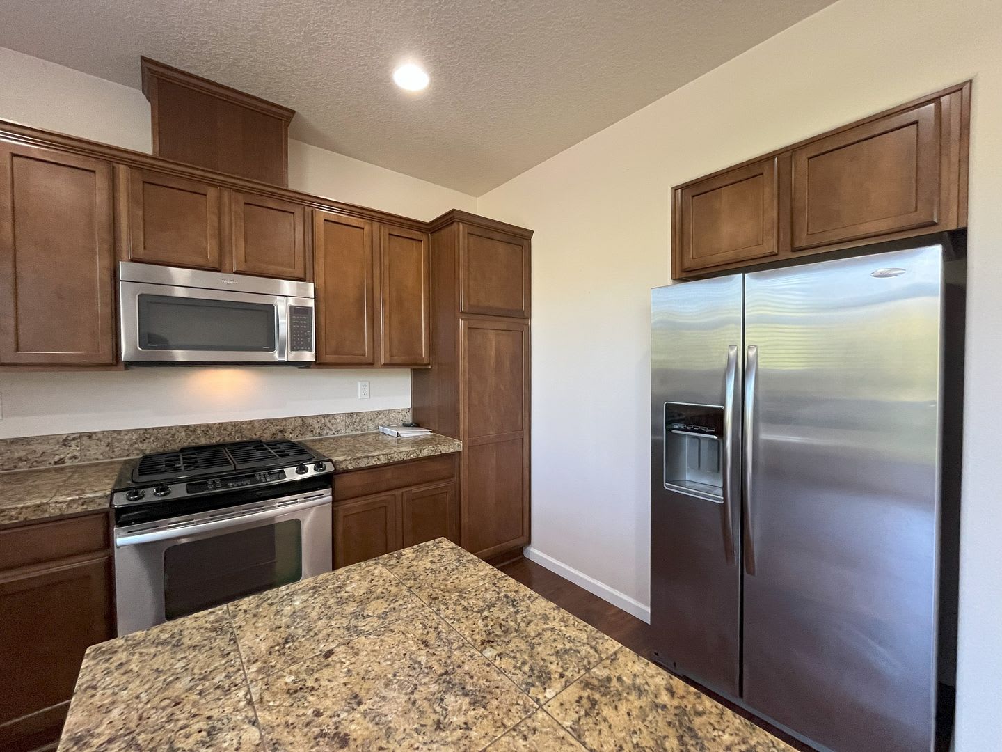 Spacious Tigard 3 Bedroom Townhouse with Open Kitchen, Attached Garage & Balcony – photo 5