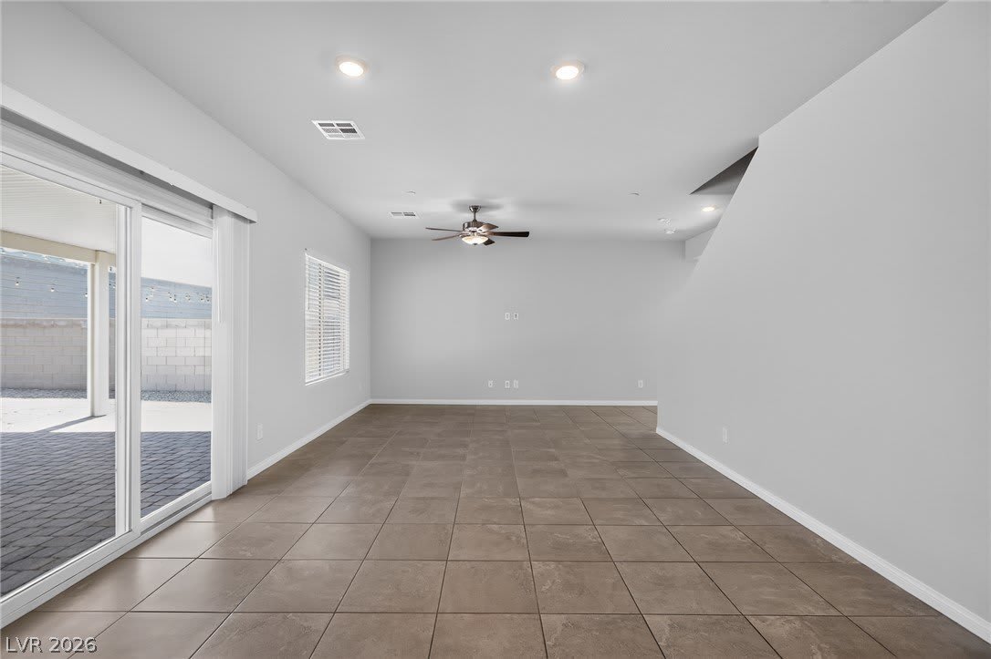 371 Scarlet Pine Court – photo 4