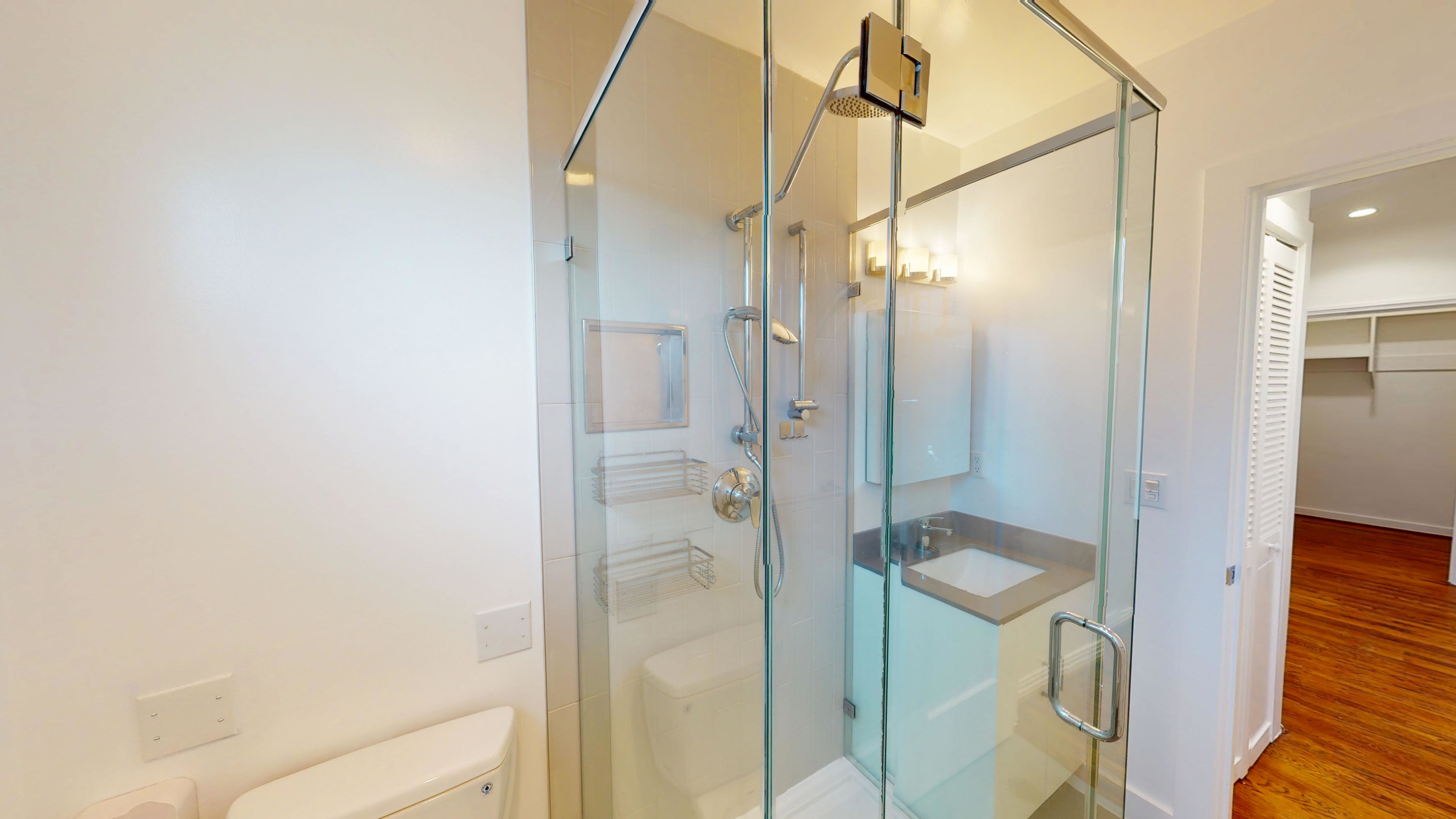 1690 North Point – photo 5