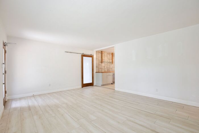 2401 Albert Lee Parkway – photo 4
