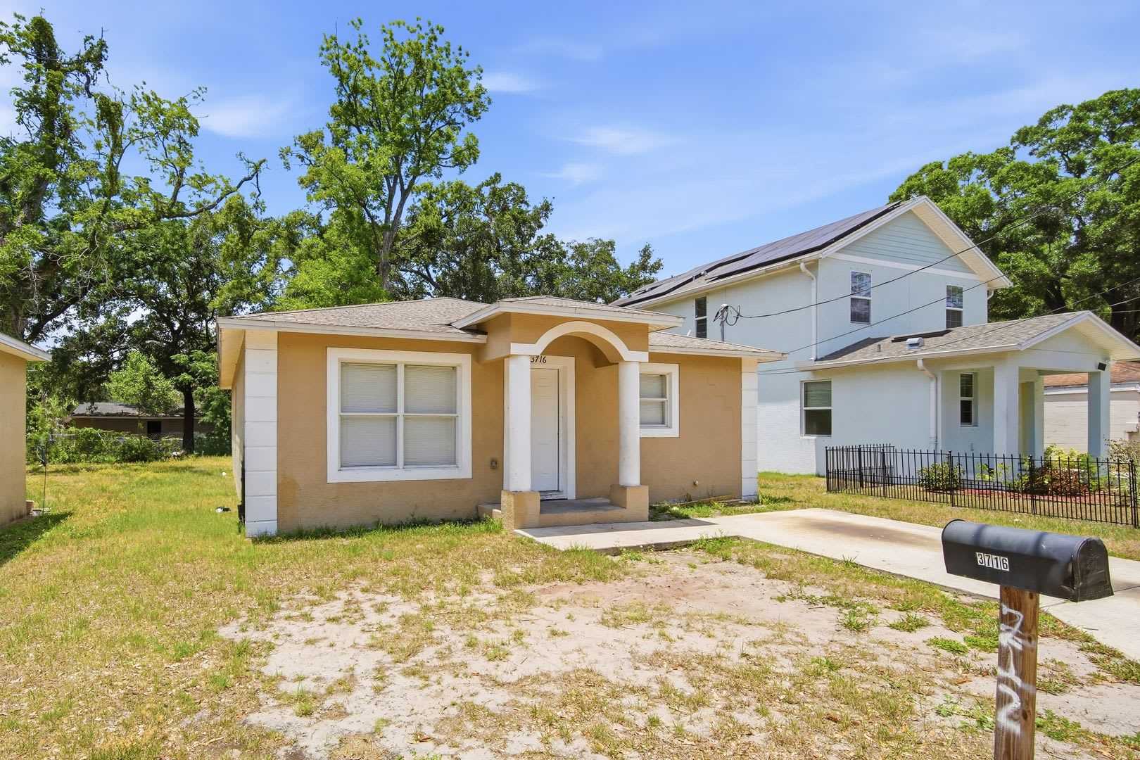 Move In Special Charming 3 Bedroom Home – photo 2