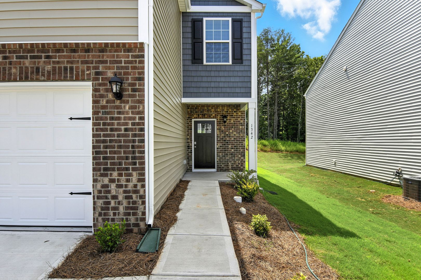 Pet Friendly 4 Bed 2 5 Bath Home – photo 3