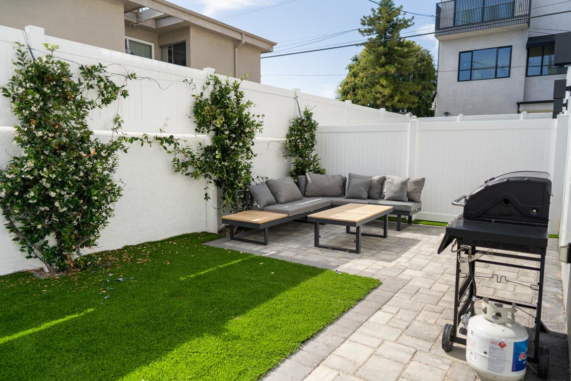 4831 Riverton Ave – photo 5