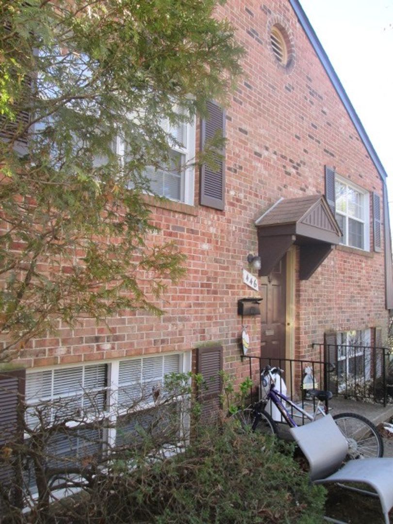2 Bedroom 1 Bath Townhouse – photo 2