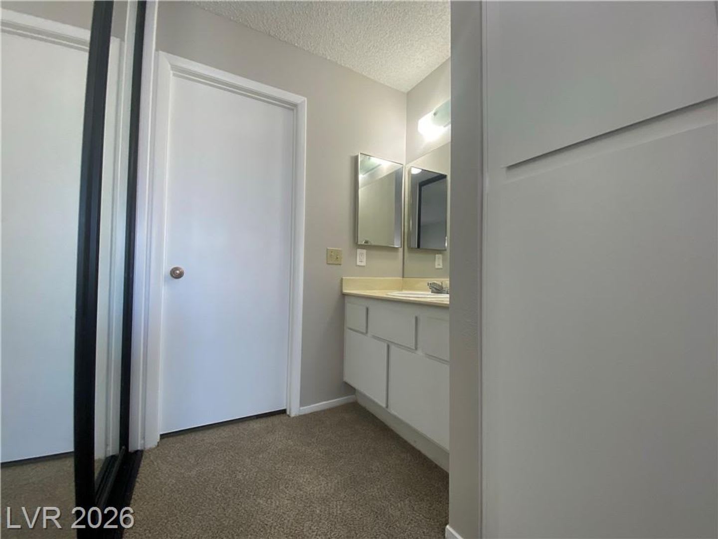 2 Bed 2 Bath Condo In Gated Community With Pool – photo 2