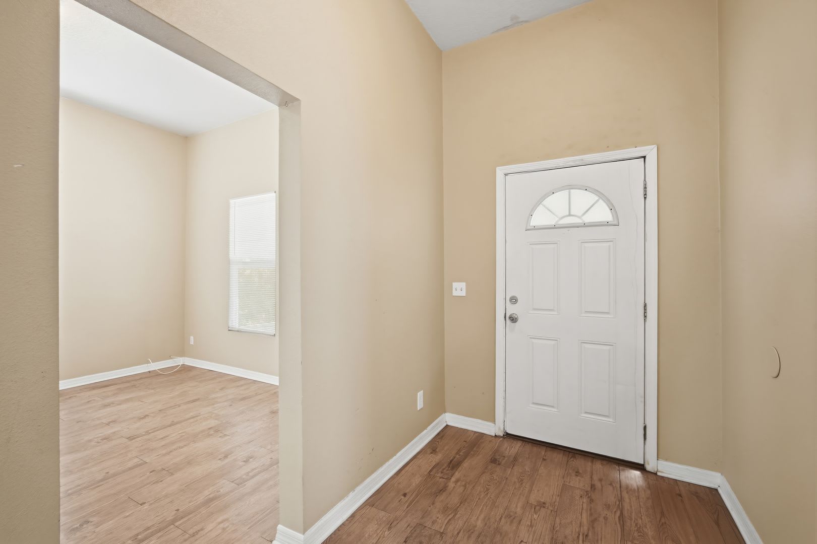 Charming 3-Bedroom Home in Historic Ybor City with Open Floor Plan & Vaulted Ceilings – photo 5
