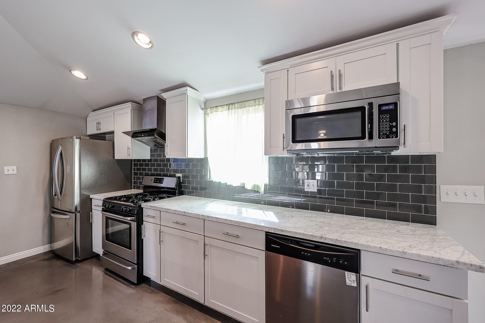 1034 E ELM Street – photo 3