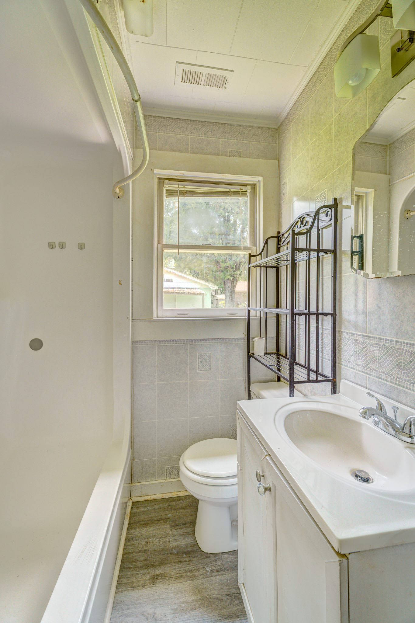 300 E Academy St – photo 4