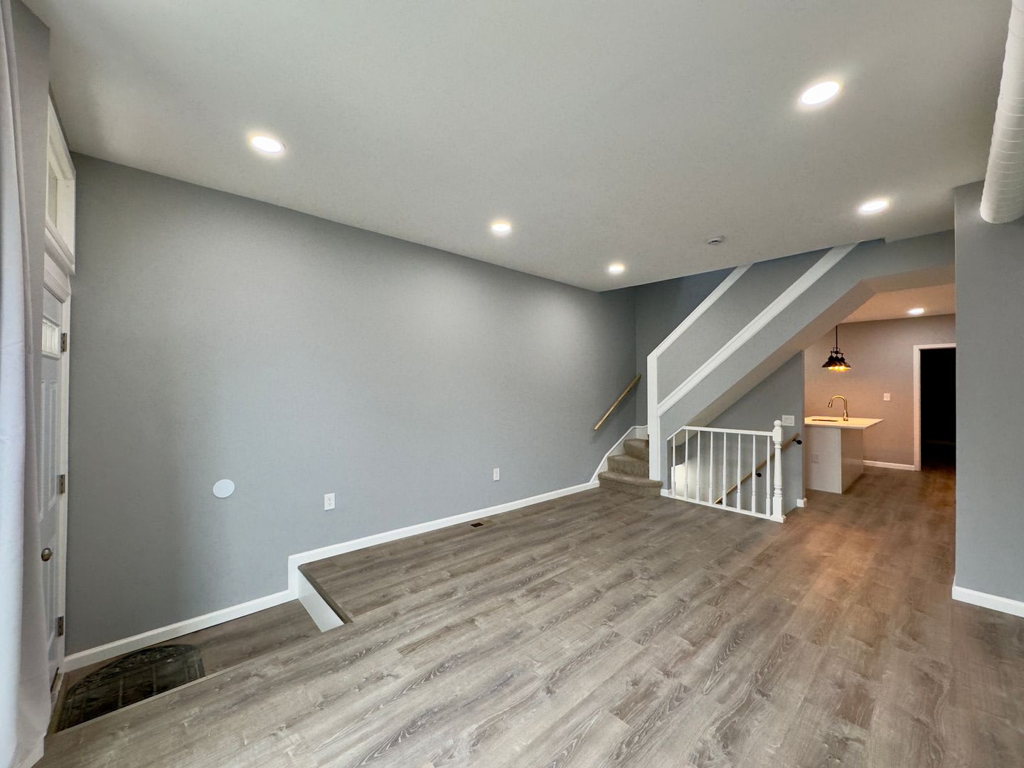 4-Bedroom Townhome W/Modern Amenities – photo 5
