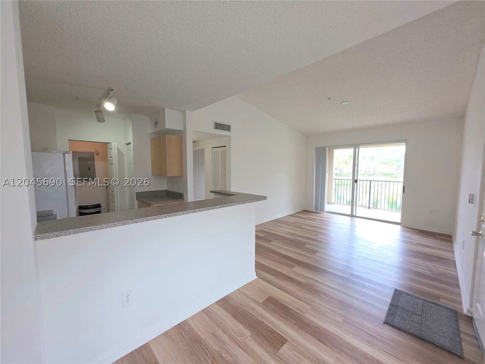 8070 N Nob Hill Rd – photo 2