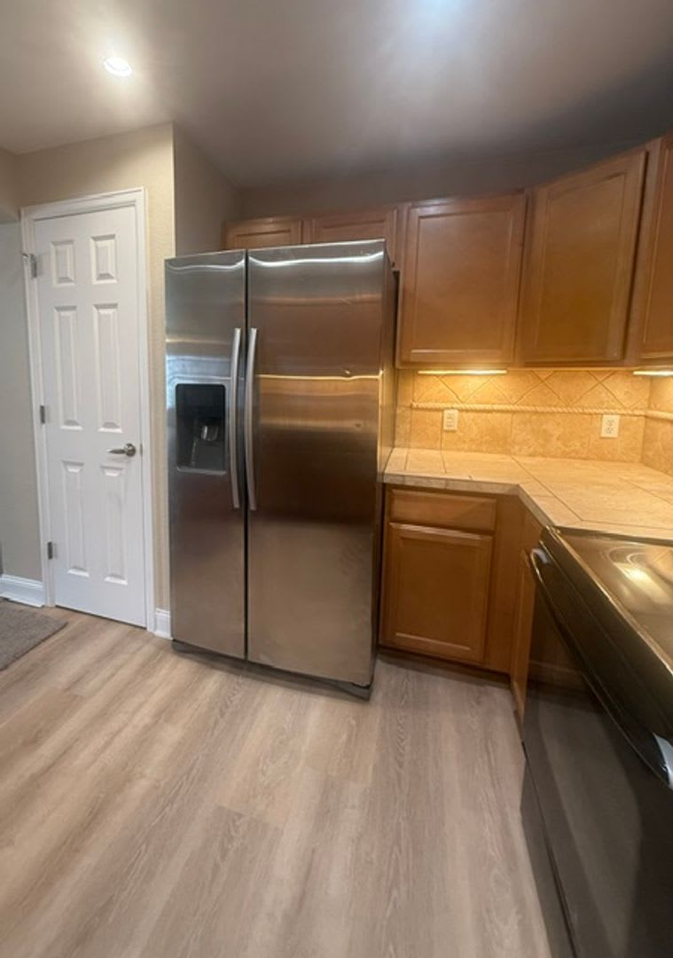 Beautiful spacious 3 bedroom, 2 bathroom condo in highly sought after Stonegate Park Guell – photo 2