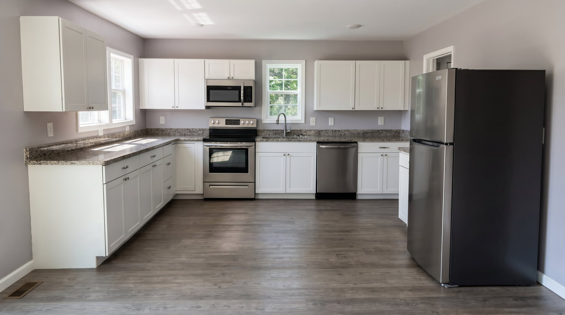 Renovated 2-Bedroom Home with Two Baths and Expansive Deck – photo 5