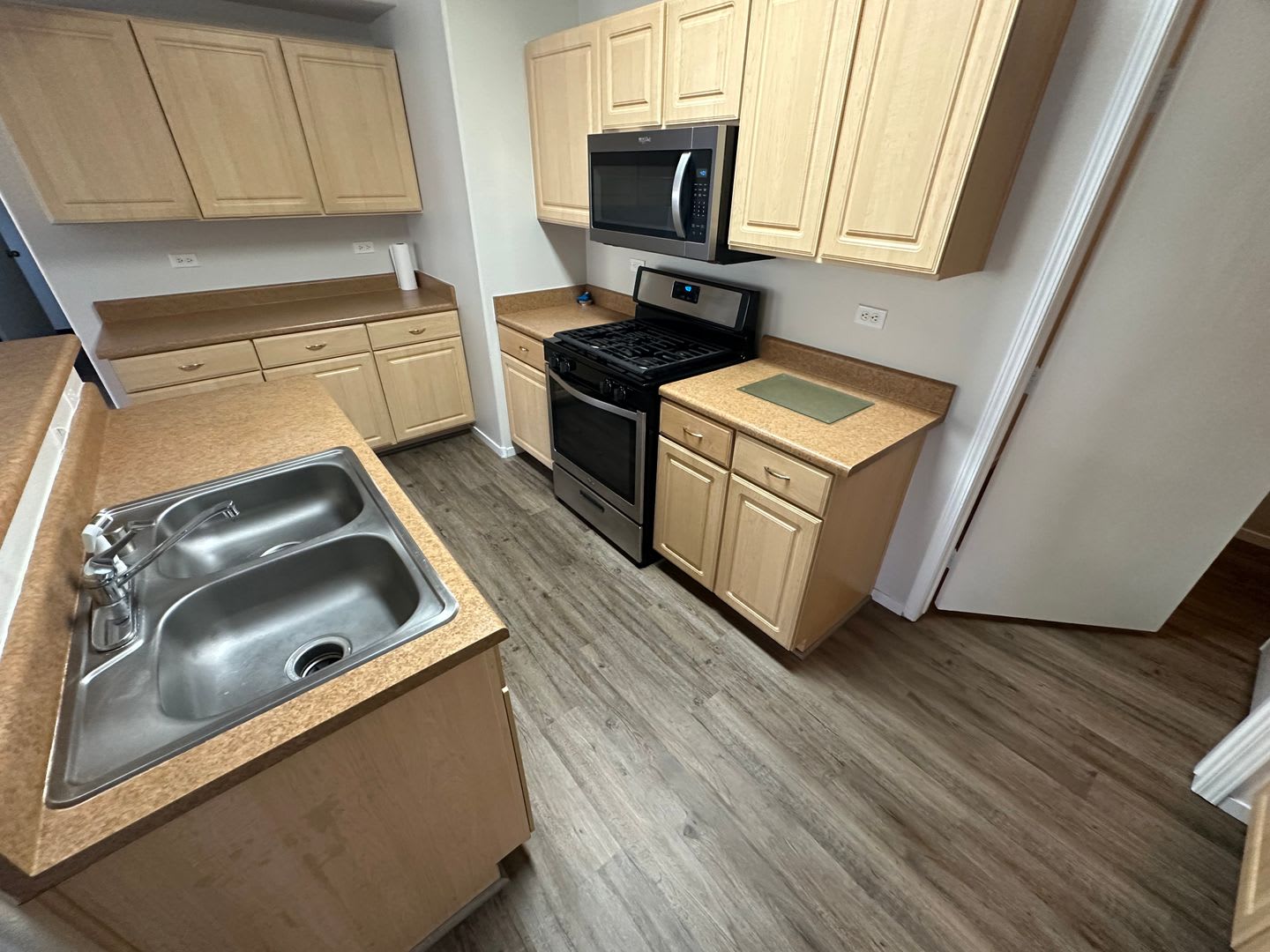 Second-Floor Condo With Relaxing Balcony Located In Northwest Las Vegas – photo 5