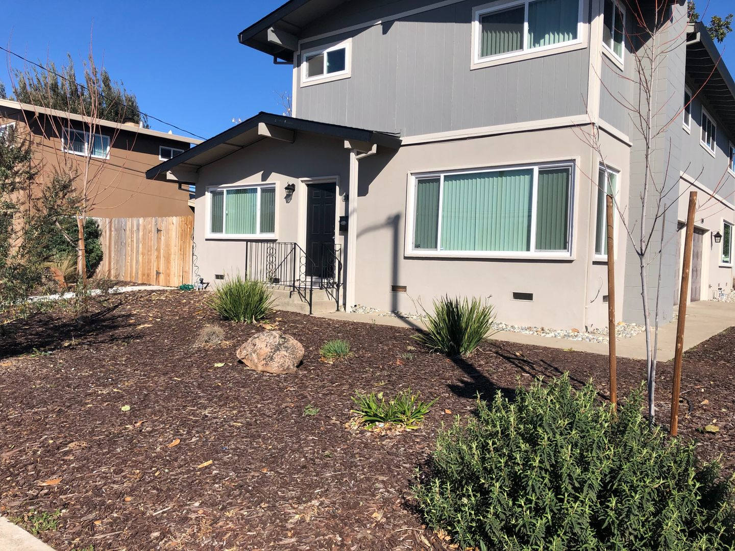 UPDATED DUPLEX IN SACRAMENTO!! – photo 1