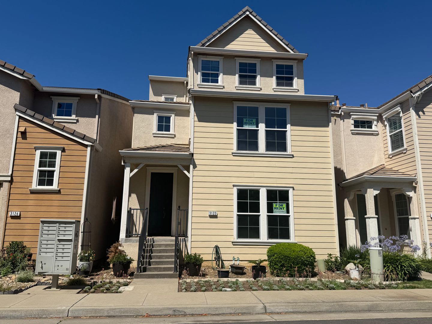 3 story newer home in great commute location – photo 2