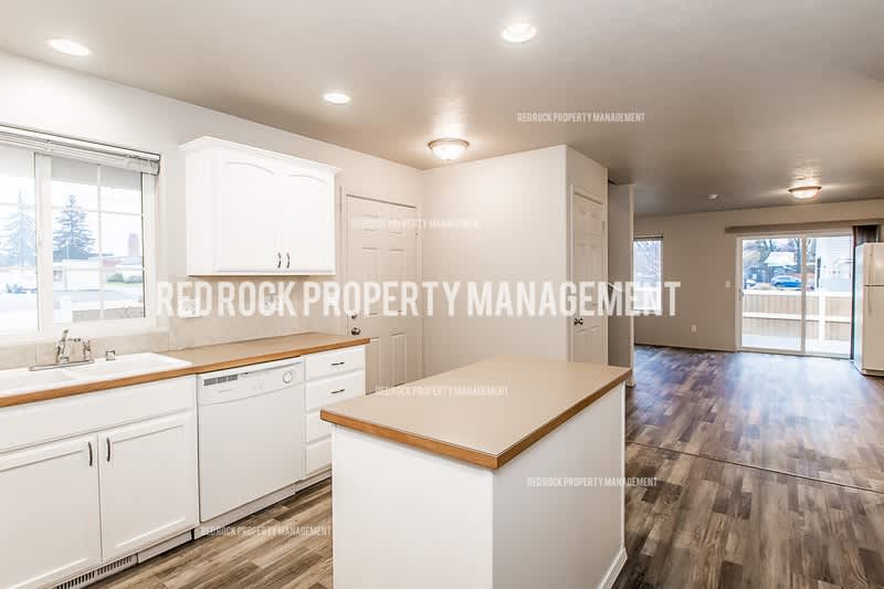 1603 Drummond Street – photo 4