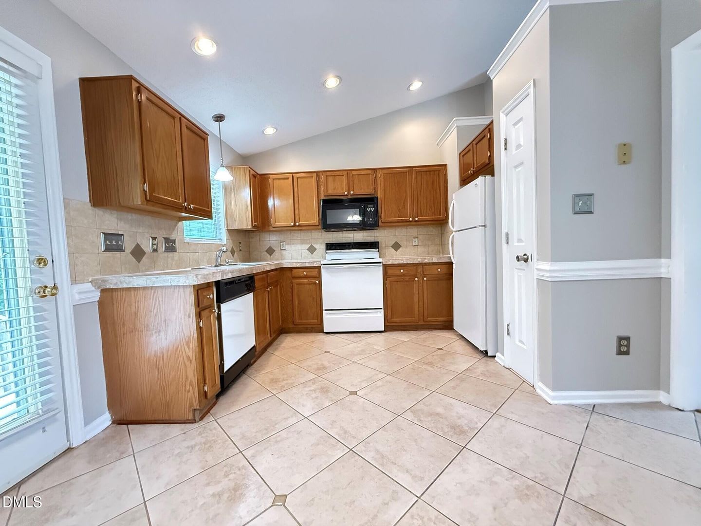 610 E Jones Avenue – photo 5