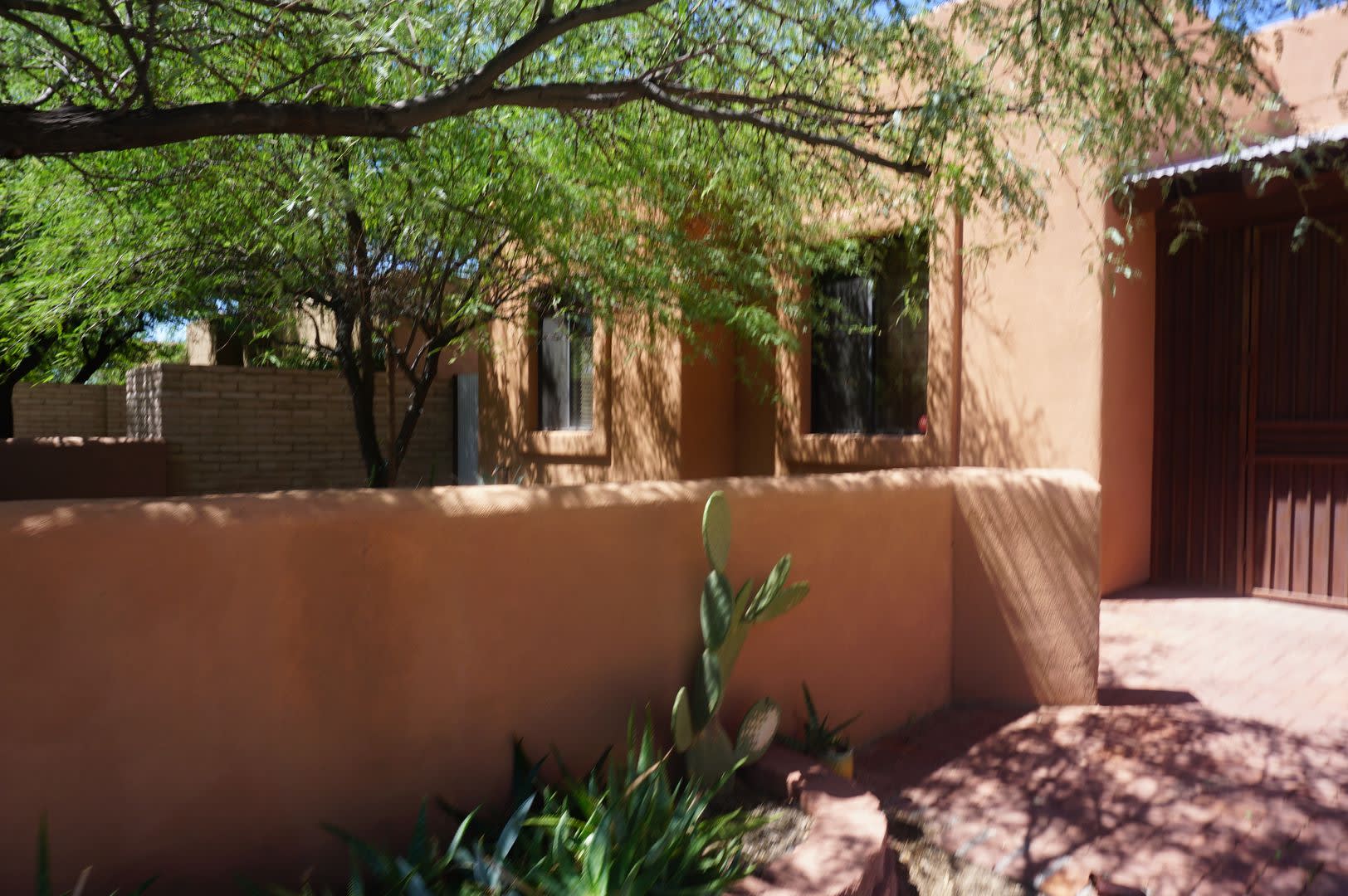 Unique 3Bdm 2Ba home is located in a great central location – photo 2